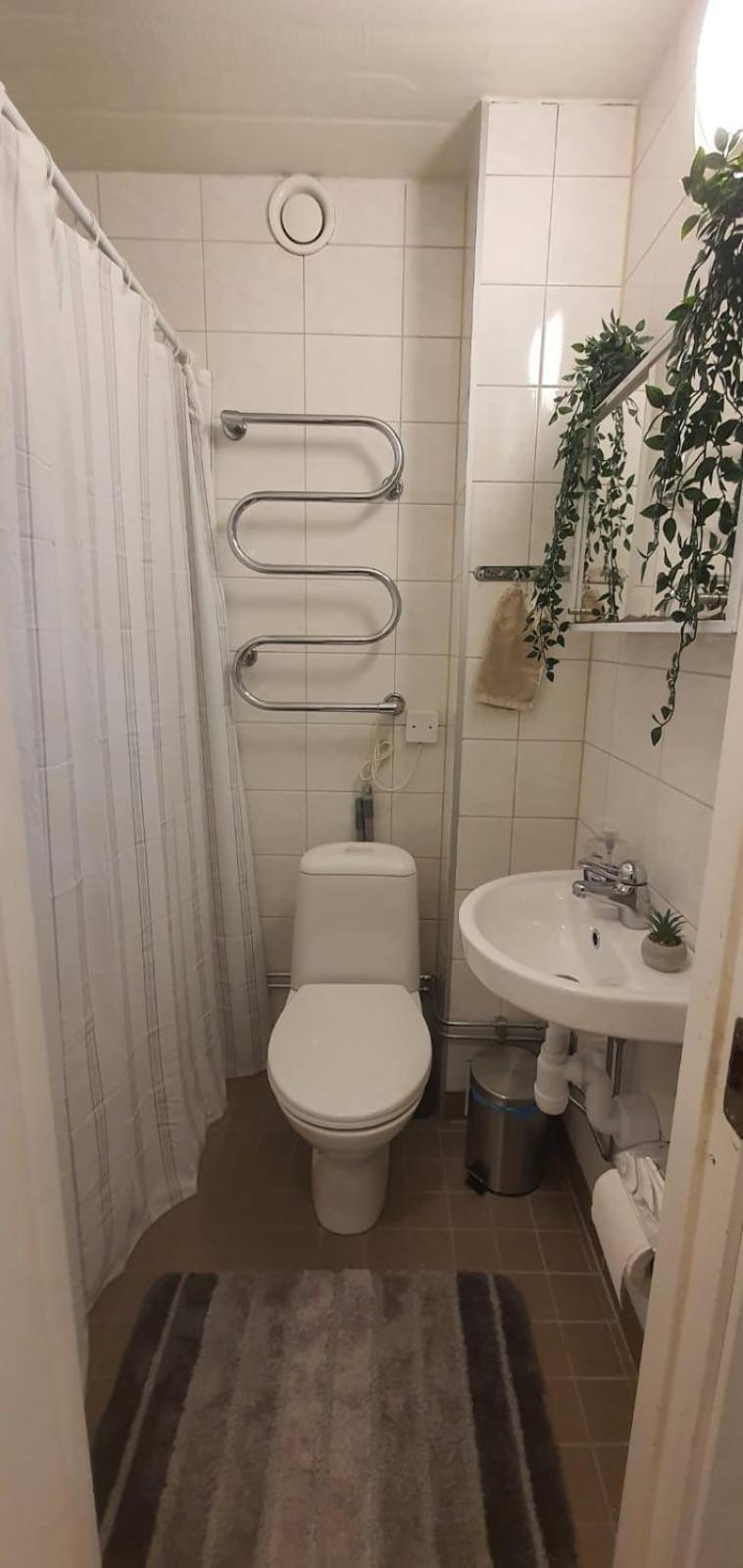 Beautiful Basement Apartment, Very Private And Close To The Metro สต็อกโฮล์ม ภายนอก รูปภาพ