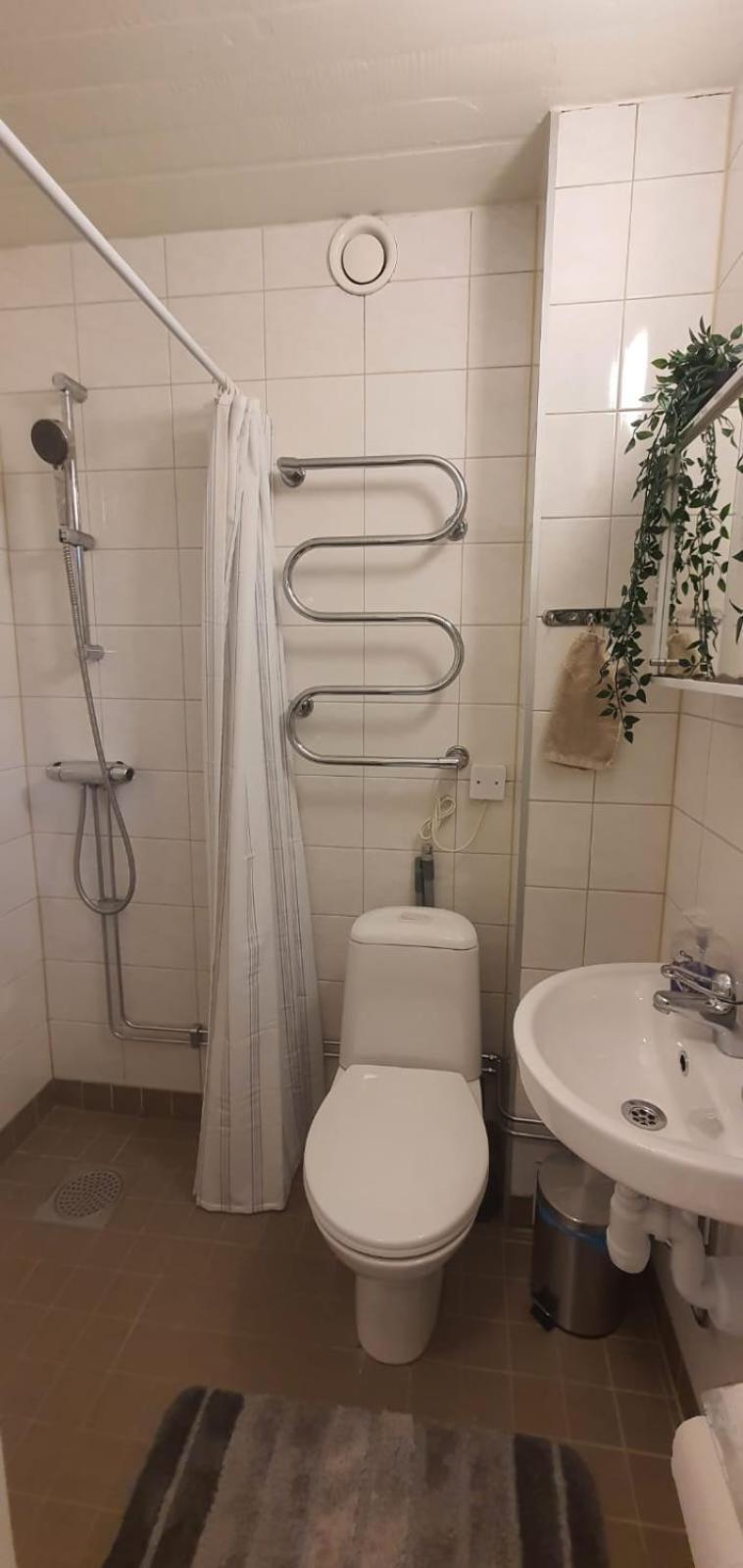 Beautiful Basement Apartment, Very Private And Close To The Metro สต็อกโฮล์ม ภายนอก รูปภาพ