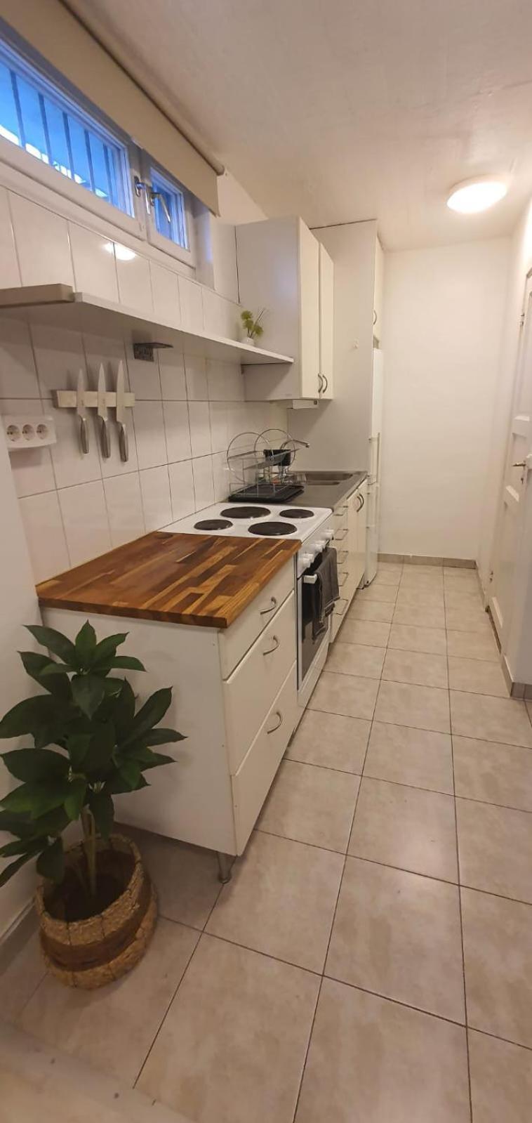 Beautiful Basement Apartment, Very Private And Close To The Metro สต็อกโฮล์ม ภายนอก รูปภาพ