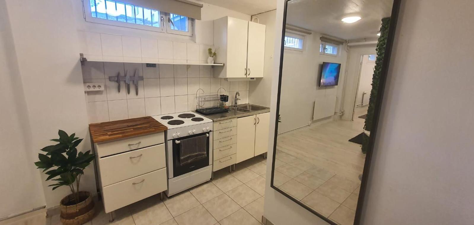 Beautiful Basement Apartment, Very Private And Close To The Metro สต็อกโฮล์ม ภายนอก รูปภาพ