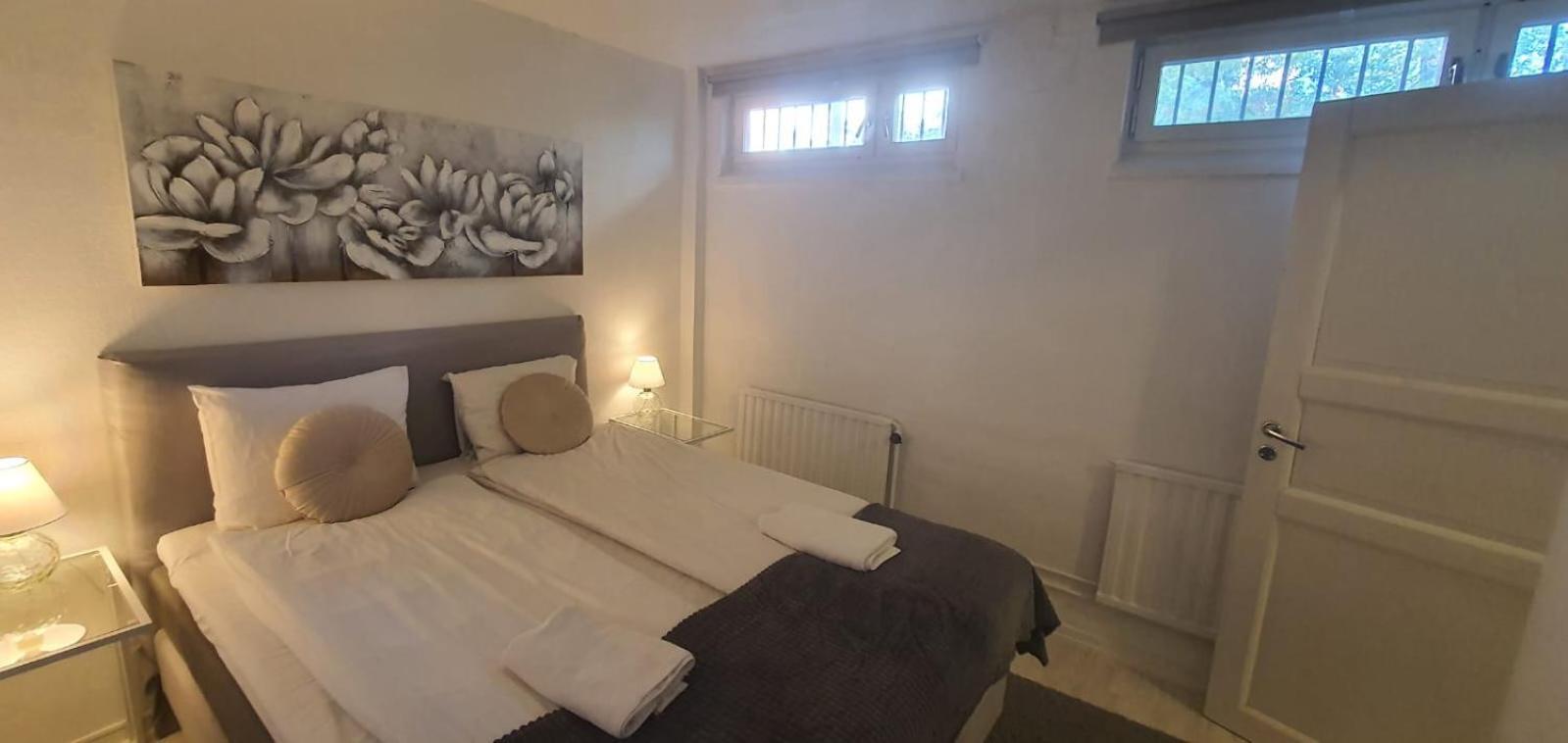 Beautiful Basement Apartment, Very Private And Close To The Metro สต็อกโฮล์ม ภายนอก รูปภาพ